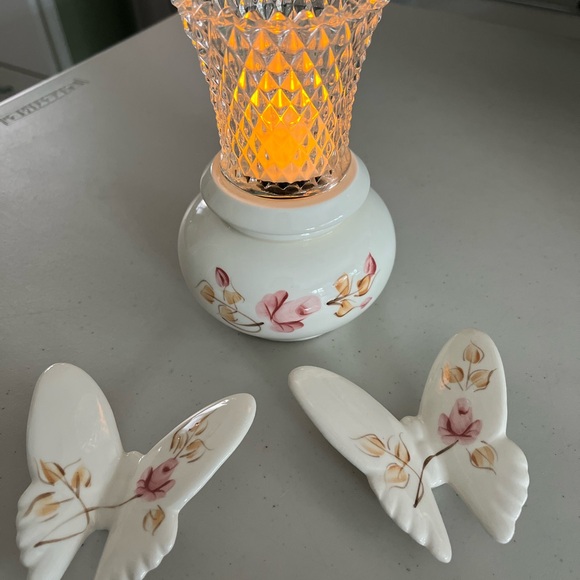 Lasting products. Made in USA. Beautiful butterfly piece fir bathroom counter - Picture 2 of 6